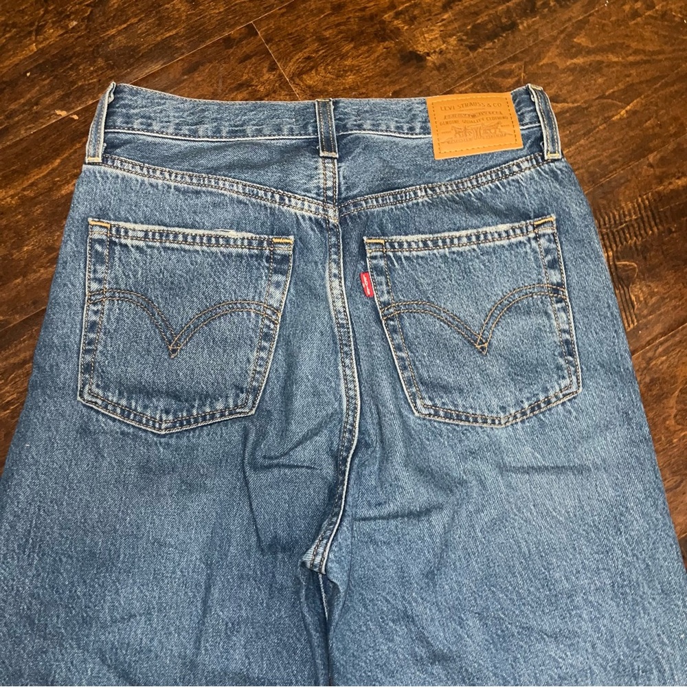 Levi’s Women’s Straight Leg Jeans | Size 27 |
